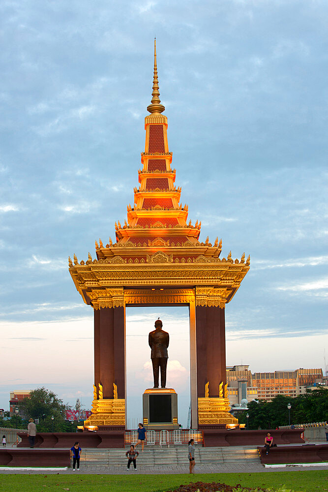 Statue of King Norodom Sihanouk in Phnom Penh, capital city of Cambodia, Indochina, Southeast Asia, Asia