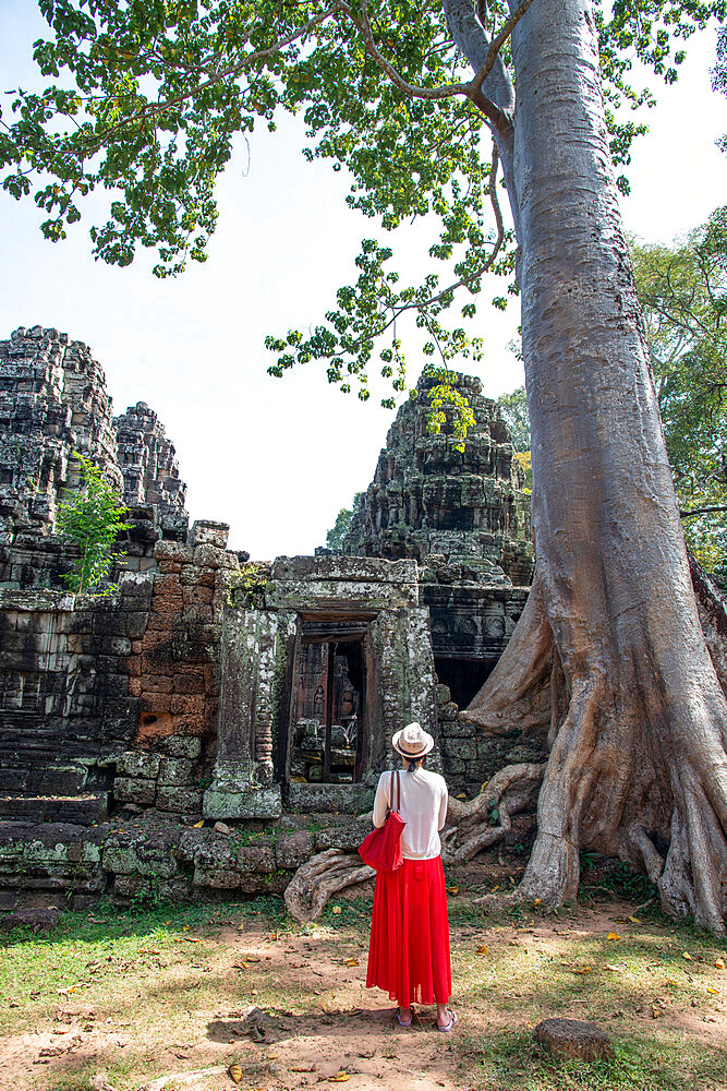 A female tourist stands in front of ruins at the Angkor archaeological complex, UNESCO World Heritage Site, Siem Reap, Cambodia, Indochina, Southeast Asia, Asia