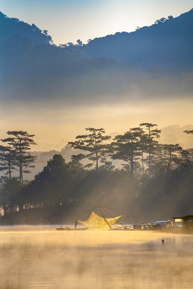 Tuyen Lam lake, Da Lat (Dalat), Vietnam, Indochina, Southeast Asia, Asia