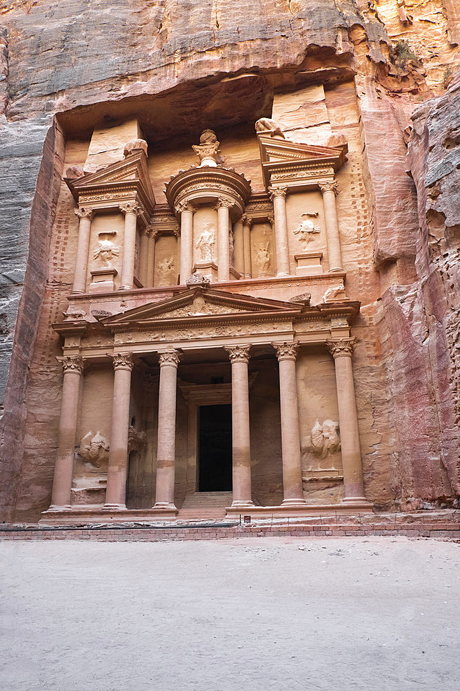 Petra Treasury (El Khazneh) facade in the early morning, Petra, UNESCO World Heritage Site, Jordan, Middle East