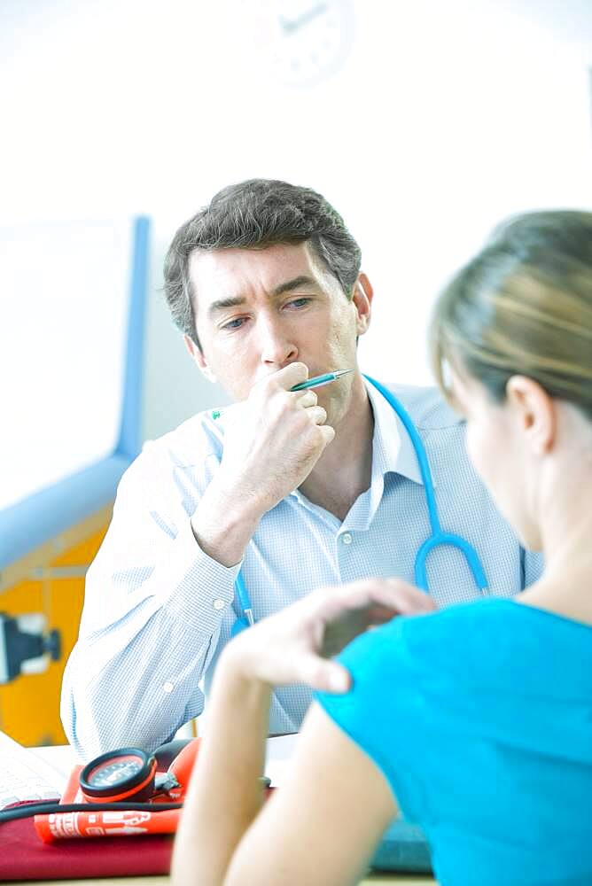 Consultation, woman in pain