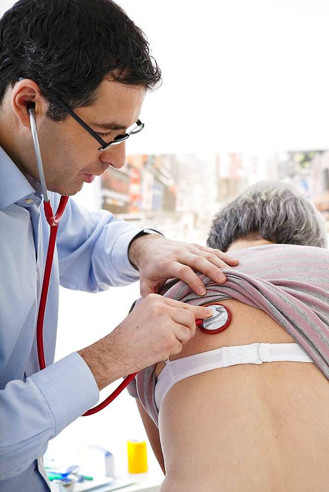 Auscultation, elderly person