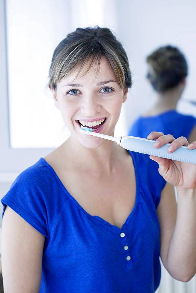 Woman brushing her teeth.