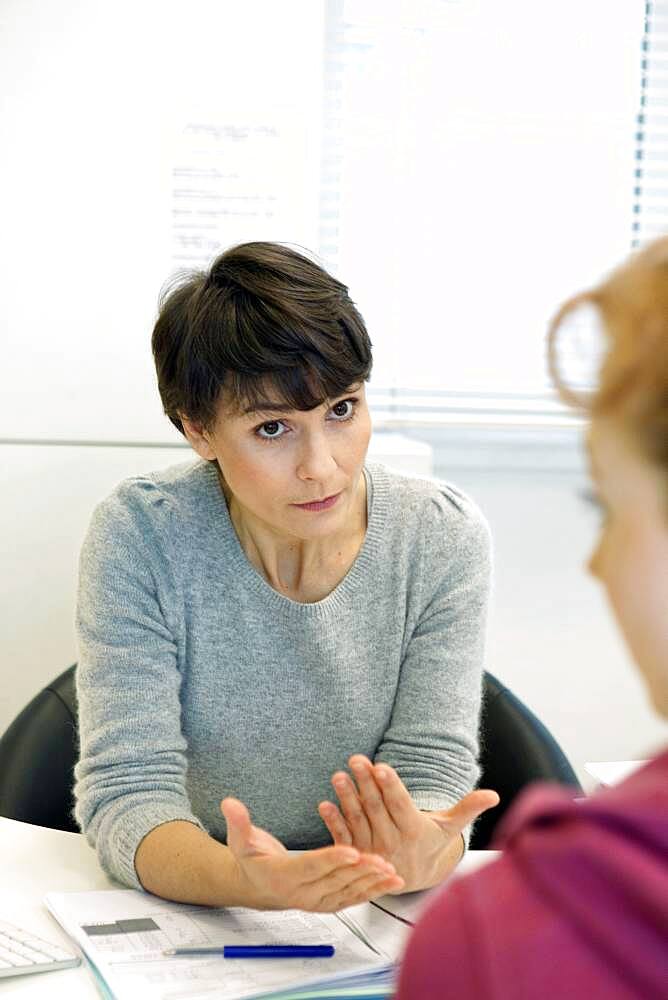 Woman in consultation, dialogue