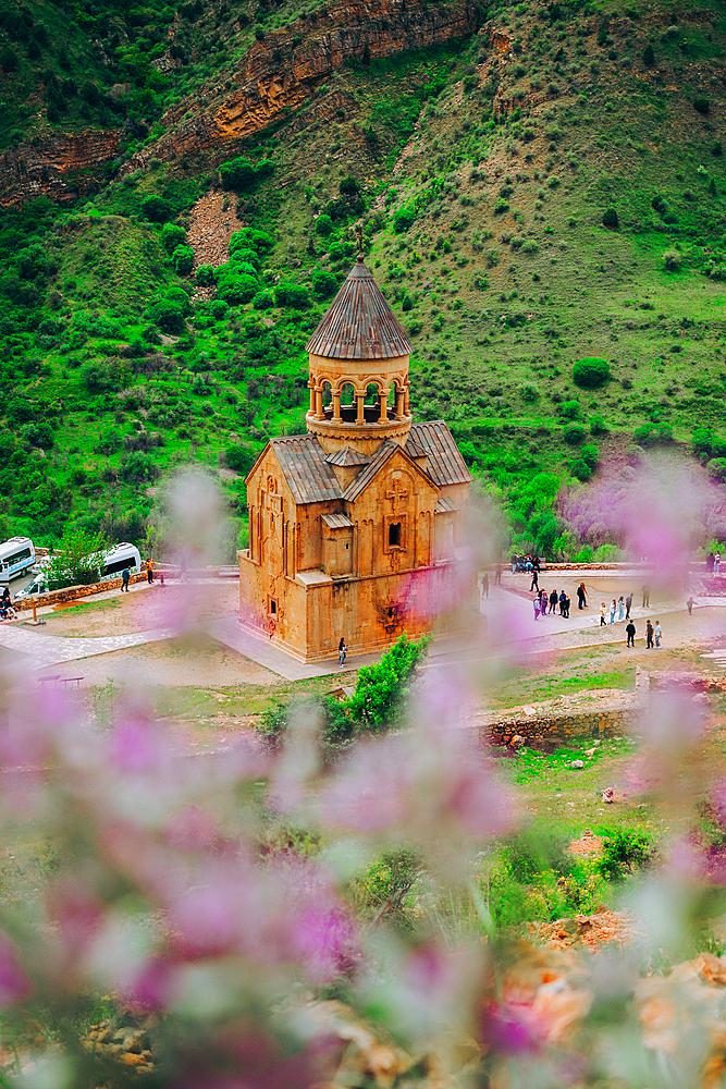 Noravank Monastery and the red mountains of Vayots Dzor, Armenia (Hayastan), Caucasus, Central Asia, Asia