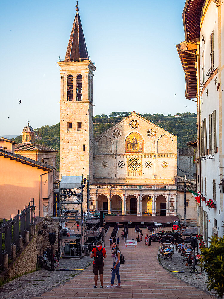 A couple admiring the Cathedral Square in Spoleto, Umbria, Italy, Europe