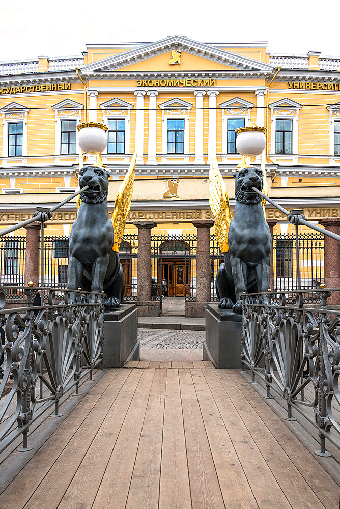 Griffons of the Bank Bridge (Bankovsky most), St. Petersburg, Russia, Europe