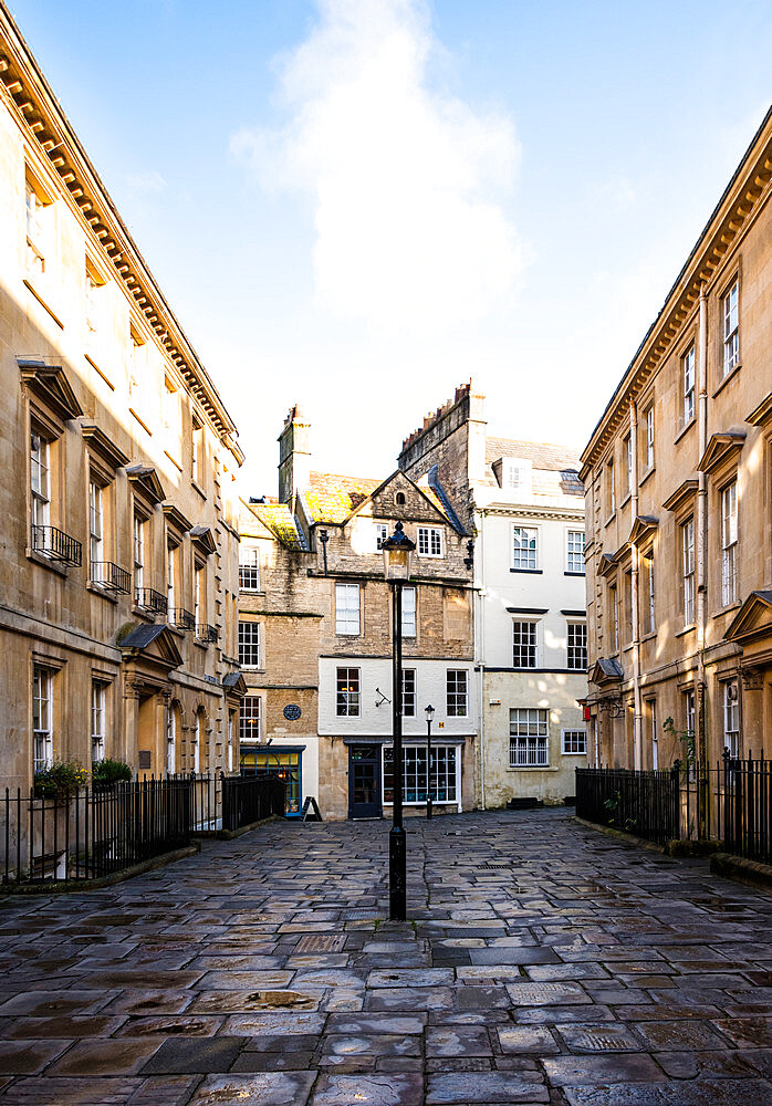 View towards North Parade Buildings, Bath, UNESCO World Heritage Site, Somerset, England, United Kingdom, Europe