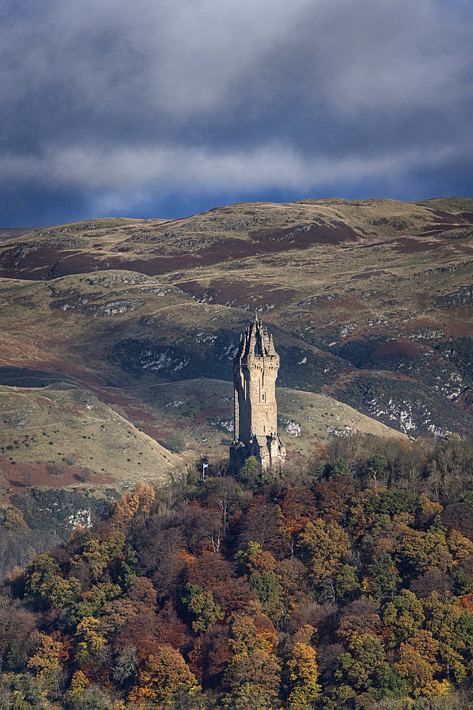 The National Wallace Monument on Abbey Craig backed by the Ochil Hills in autumn, Stirling, Stirlingshire, Scotland, United Kingdom, Europe