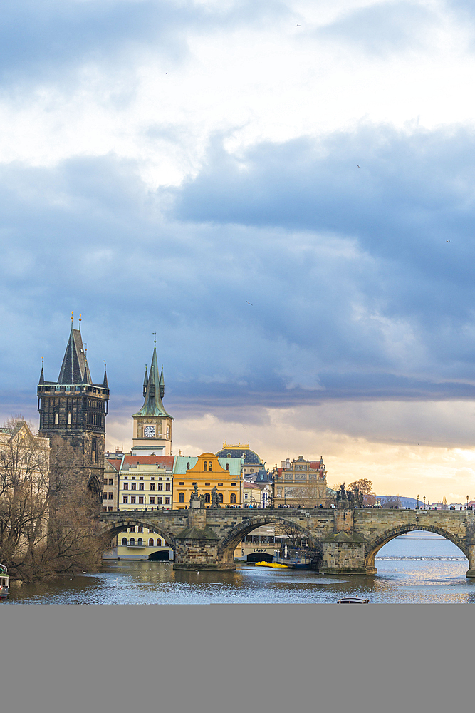 Charles Bridge and Old Town Bridge Tower, UNESCO World Heritage Site, Prague, Bohemia, Czech Republic (Czechia), Europe