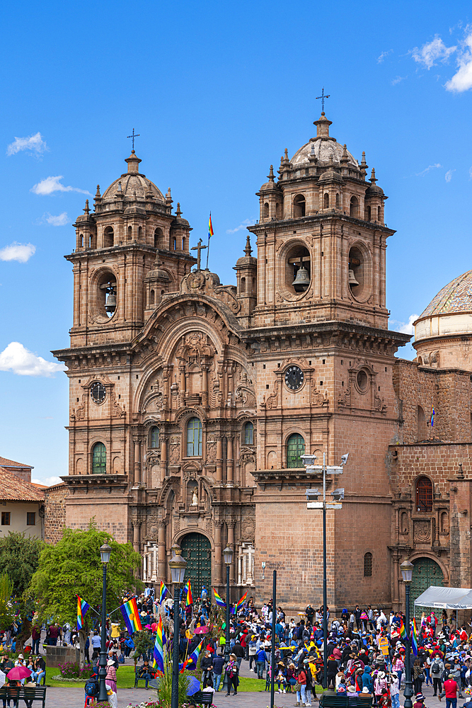 Plaza de Armas full of tourists with Church of the Society of Jesus in background during Inti Raymi Festival of the Sun, UNESCO World Heritage Site, Cusco (Cuzco), Cusco (Cuzco) Province, Cusco (Cuzco) Region, Peru, South America