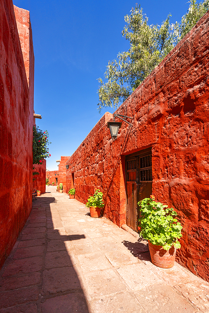 Red street of Monastery of Santa Catalina de Siena, UNESCO World Heritage Site, Arequipa, Arequipa Province, Arequipa Region, Peru, South America