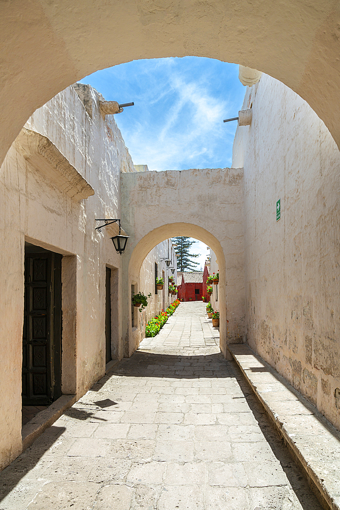 White section of Cloister and Monastery of Santa Catalina de Siena, UNESCO World Heritage Site, Arequipa, Peru, South America