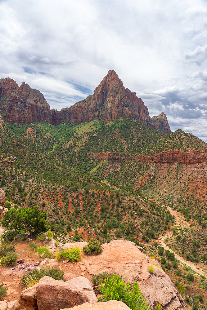 Watchman mountain, Watchman trail, Zion National Park, Utah, United States of America, North America