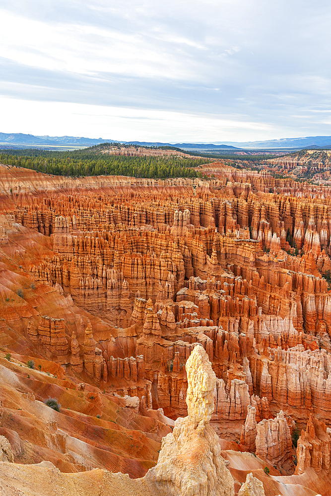 Bryce Canyon amphitheater, Inspiration Point, Bryce Canyon National Park, Utah, United States of America, North America