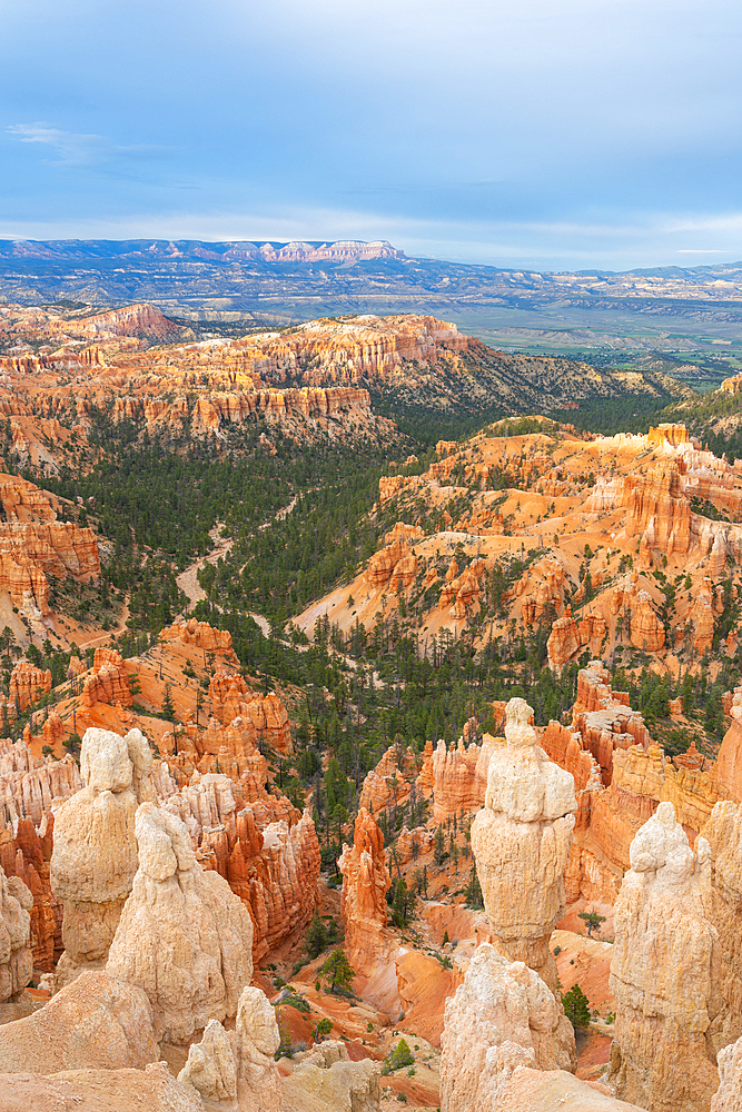 Bryce Canyon amphitheater, Inspiration Point, Bryce Canyon National Park, Utah, United States of America, North America