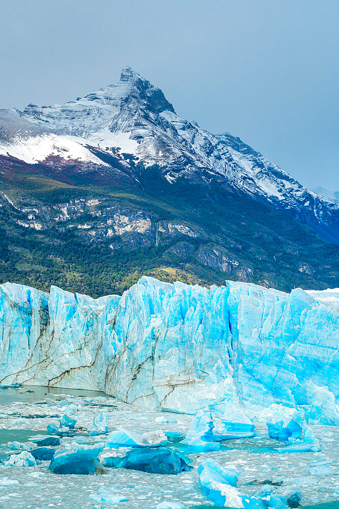 Perito Moreno Glaciar with Cerro Perito Moreno mountain peak, Los Glaciares National Park, UNESCO World Heritage Site, Patagonia, Argentina, South America