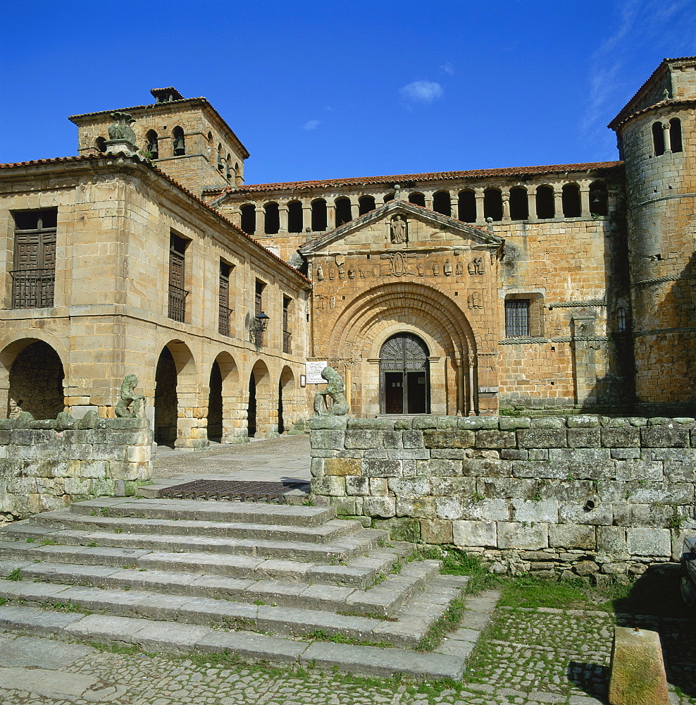 Romanesque Collegiate Church at Santillana del Mar dating from 12th and 13th centuries, Cantabria, northern Spain, Europe