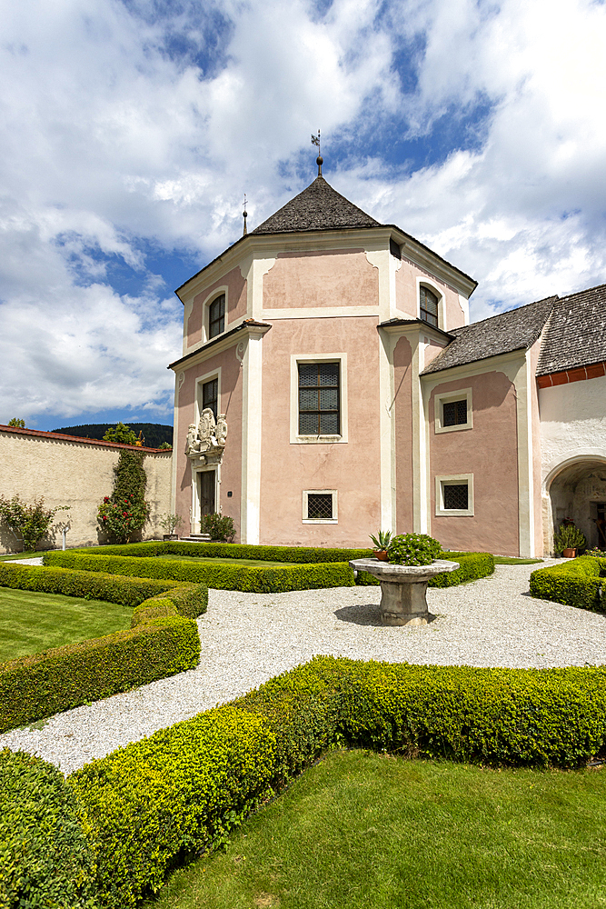 St. Elisabeth Church, Commandery of the Teutonic Order, Sterzing, Sudtirol (South Tyrol) (Province of Bolzano), Italy, Europe