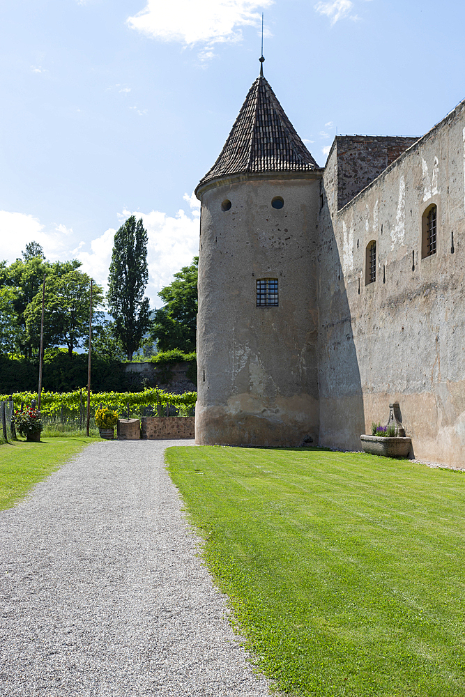 Mareccio Castle near Bolzano (Bozen), Bozen district, Sudtirol (South Tyrol), Italy, Europe