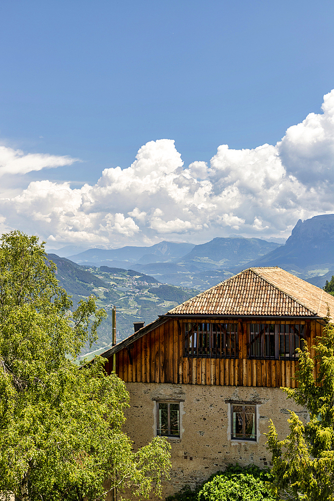 Old medieval farm, Bozen district, Sudtirol (South Tyrol), Italy, Europe