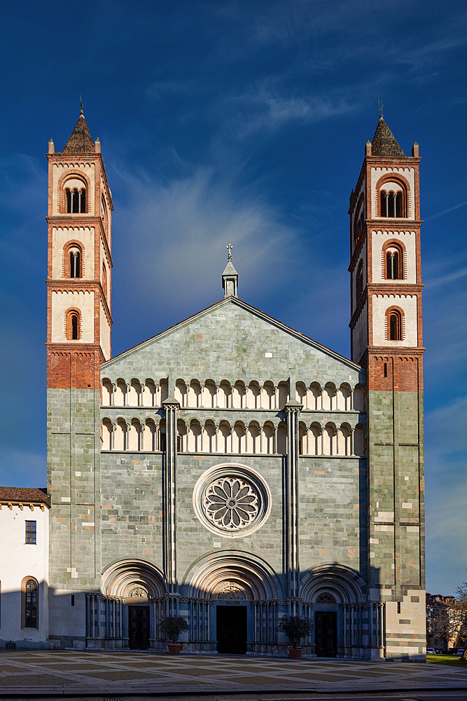 Saint Andrew Gothic Church, century XIII, Vercelli, Piedmont, Italy, Europe