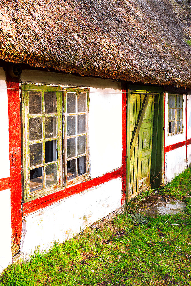 Detail of traditional old Danish farm house with thatched roof in the Zealand countryside, Zealand, Denmark, Scandinavia, Europe