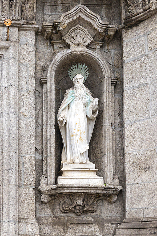 Europe, Portugal, Porto. Statue of a saint on the baroque Igreja do Carmo, Church of the Song, in Porto.