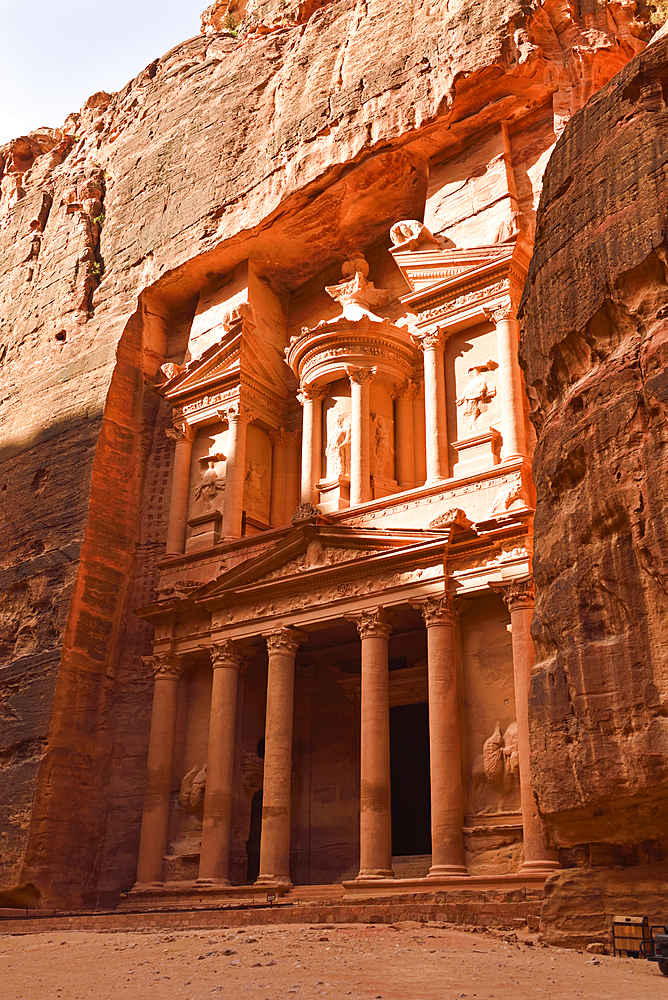 Al-Khasneh (The Treasury) seen from the Siq, the historic and archaeological Nabataean city of Petra, UNESCO World Heritage Site, Jordan, Middle East