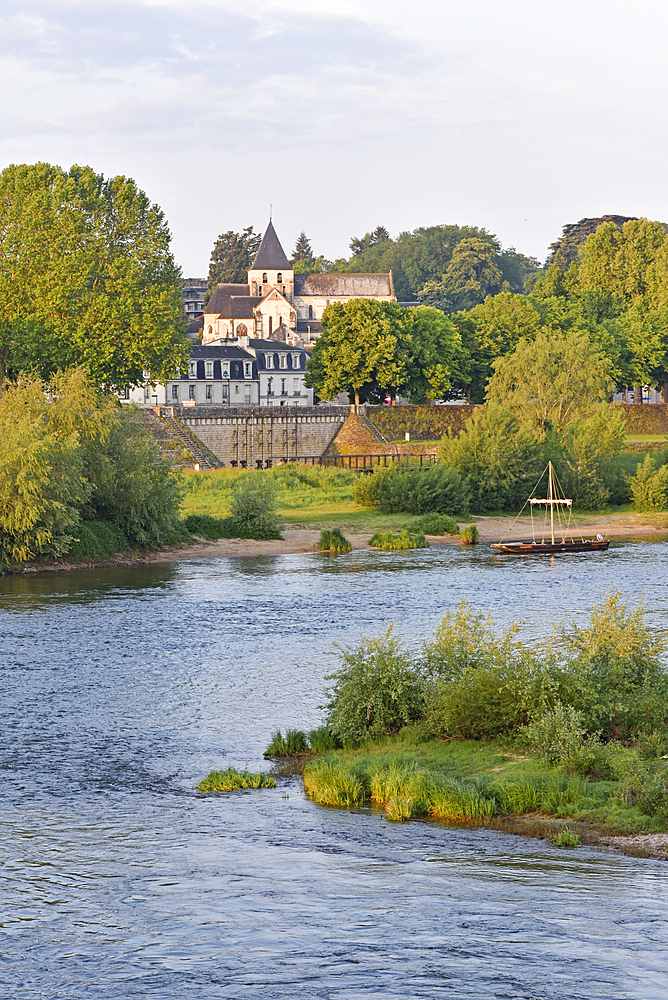 The Loire River at Amboise, Touraine, department of Indre-et-Loire, Centre-Val de Loire region, France, Europe