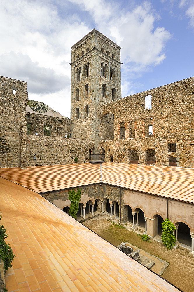 Cloister of Monastery of Sant Pere de Rodes, Costa Brava, Catalonia, Spain, Europe