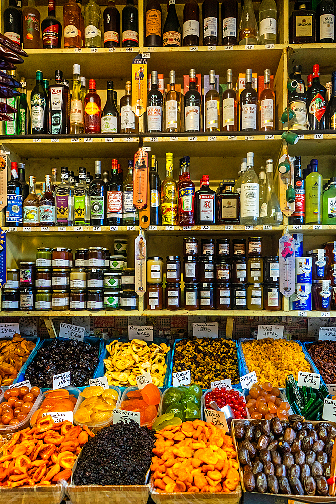Shelves of deli Izrael on rue Francois Miron