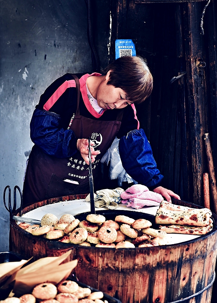 Making pastries the traditional way at Youbu Old Town, Lanxi County, Jinhua City, Zhejiang, China. Located at the intersection of 4 provinces, merchants have gathered here since the Ming Dynasty. Youbu is renowned for its 5a.m. breakfast culture.