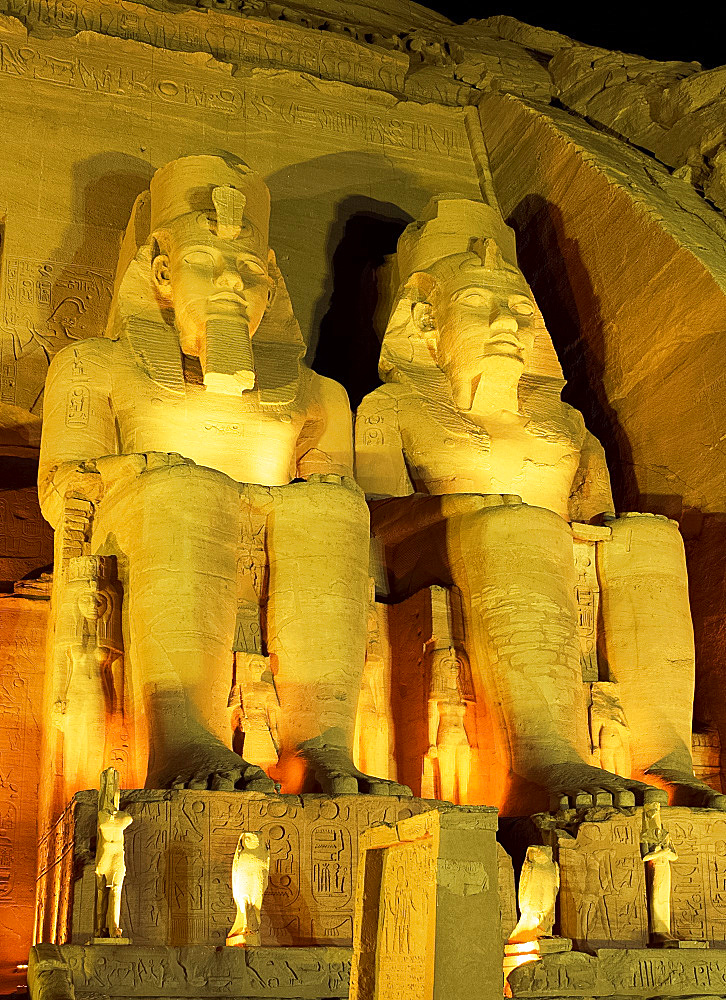 Statues of Ramses II, Abu Simbel, UNESCO World Heritage Site, Nubia, Egypt, North Africa, AFrica