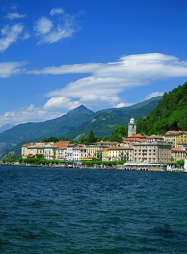 Houses and church at Bellagio on Lake Como, in Lombardy, Italy, Europe