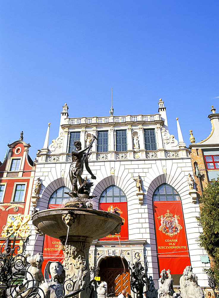 Neptune Fountain, Old Town, Gdansk, Poland, Europe