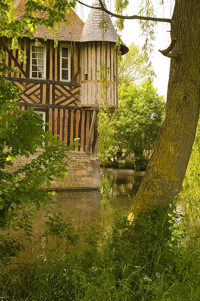 The half timbered manoire (manor house) and surrounding moat in Coupesarte, Basse Normandie (Normandy), France, Europe