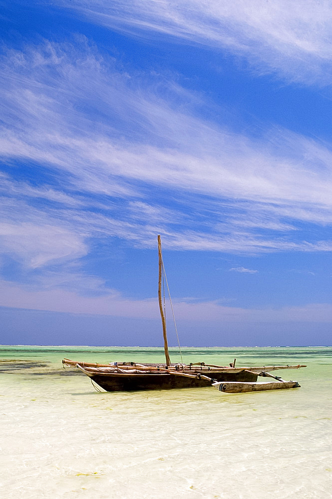 A dhow in the Indian Ocean, Paje, Zanzibar, Tanzania, East Africa, Africa