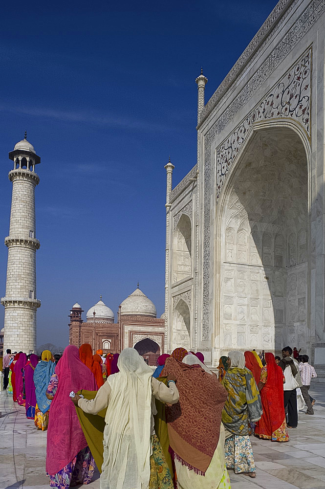 Women in brightly coloured saris at the Taj Mahal, UNESCO World Heritage Site, Agra, Uttar Pradesh, India, Asia