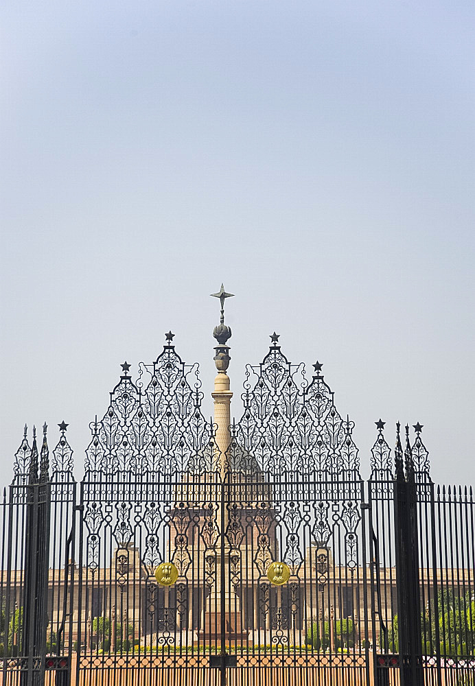 Iron Gates designed by Edwin Lutyens in front of Rashtrapati Bhavan, the President of India's official residence, New Delhi, India, Asia