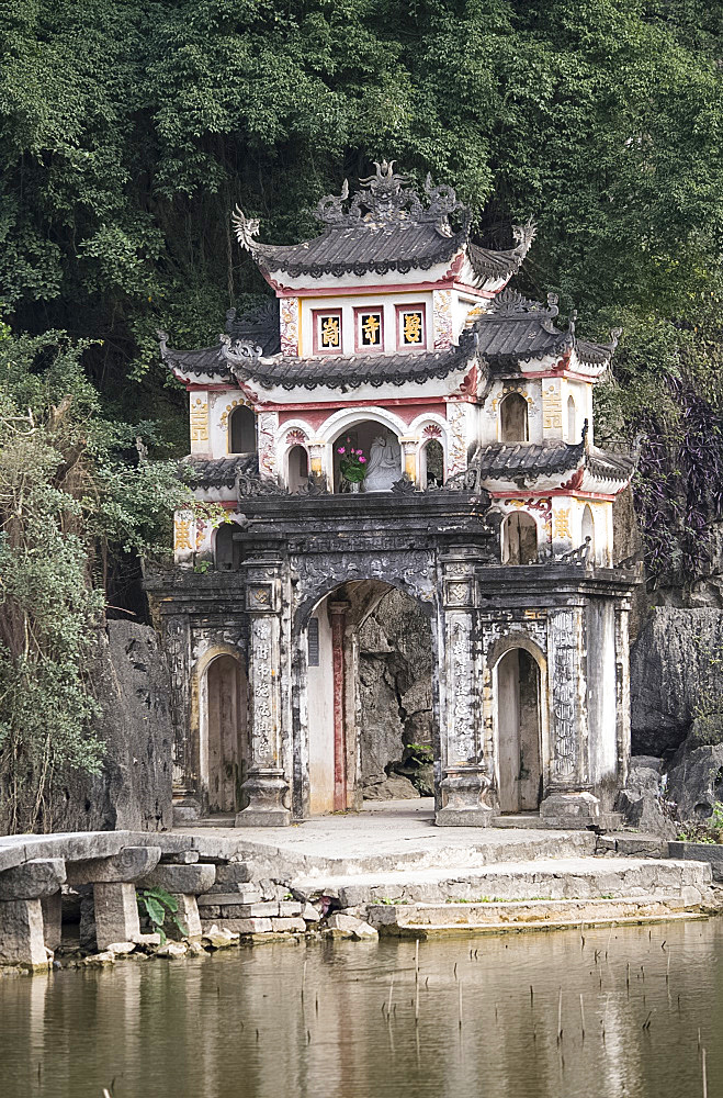 The gate to the Bich Dong Pagoda, Hoa Lu District, Ninh Binh Province, Vietnam, Indochina, Southeast Asia, Asia