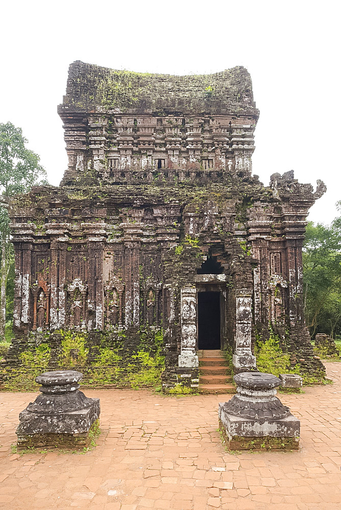 Carved reliefs on the 10th century Cham tower (B5) at the My Son Sanctuary, UNESCO World Heritage Site, Quan Nam Province, Vietnam, Indochina, Southeast Asia, Asia