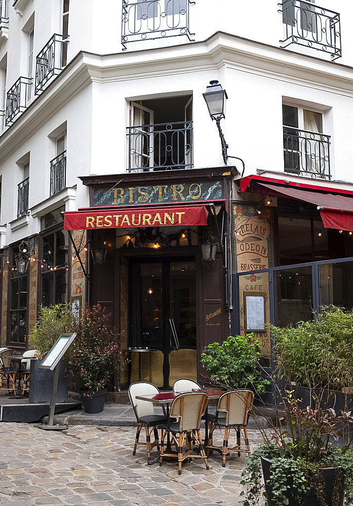 A traditional bistro in the Latin Quarter, Paris, France, Europe