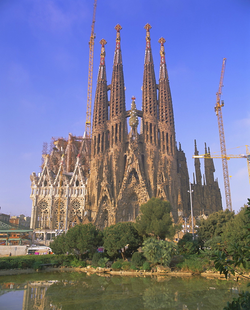 Gaudi church architecture, La Sagrada Familia, Barcelona, Catalunya (Catalonia) (Cataluna), Spain, Europe