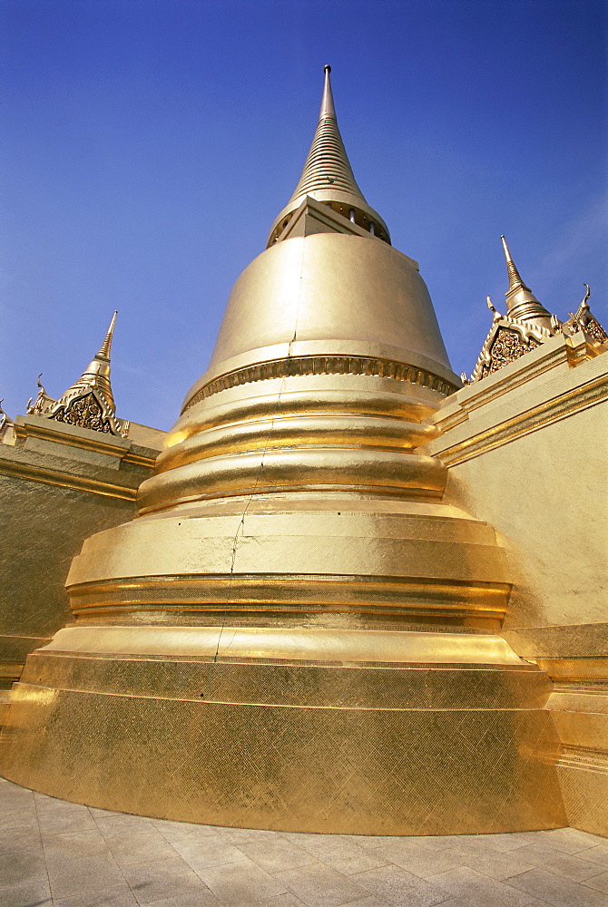 Golden stupa, Temple of the Emerald Buddha (Wat Phra Kaew) in the Grand Palace, Bangkok, Thailand, Southeast Asia, Asia