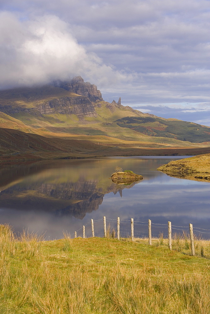 Loch Leathan, The Old Man of Storr, Isle of Skye, Inner Hebrides, west coast, Scotland, United Kingdom, Europe