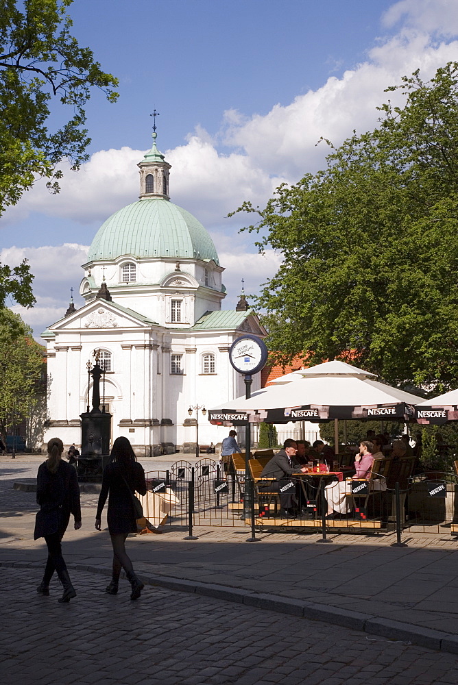 New Town Square (Rynek Nowego Miasto) and the Church of the Nuns of the Holy Sacrament, The New Town (Nowe Miasto), Warsaw, Poland, Europe