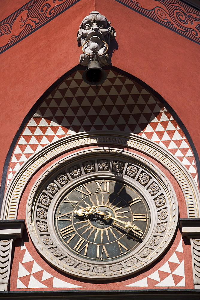 Old Town clock, Old Town Square (Rynek Stare Miasto), Old Town (Stare Miasto), UNESCO World Heritage Site, Warsaw, Poland, Europe