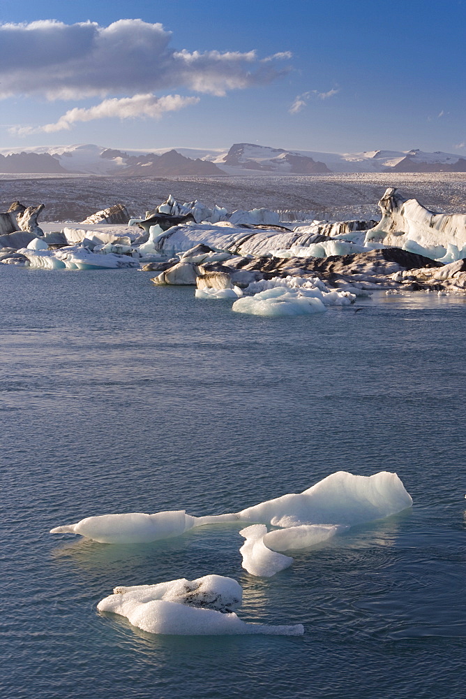 Icebergs floating in the Lagoon beneath Breidamerkurjokull Glacier, Jokulsarlon (Glacial River Lagoon), southern Vatnajokull, southern area, Iceland, Polar Regions