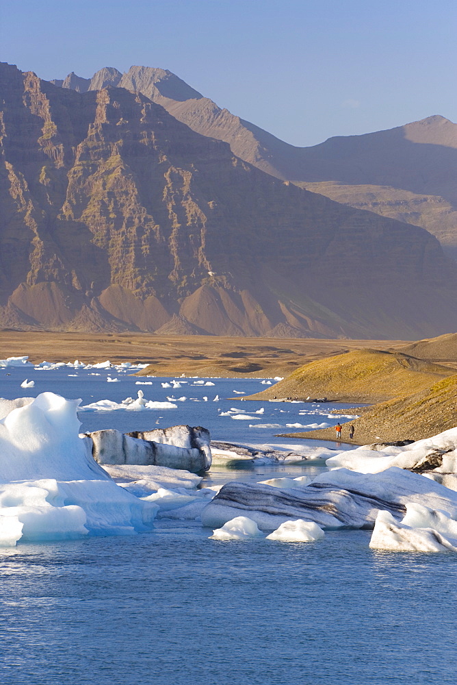 Icebergs floating in the Lagoon beneath Breidamerkurjokull Glacier, Jokulsarlon (Glacial River Lagoon), southern Vatnajokull, southern area, Iceland, Polar Regions